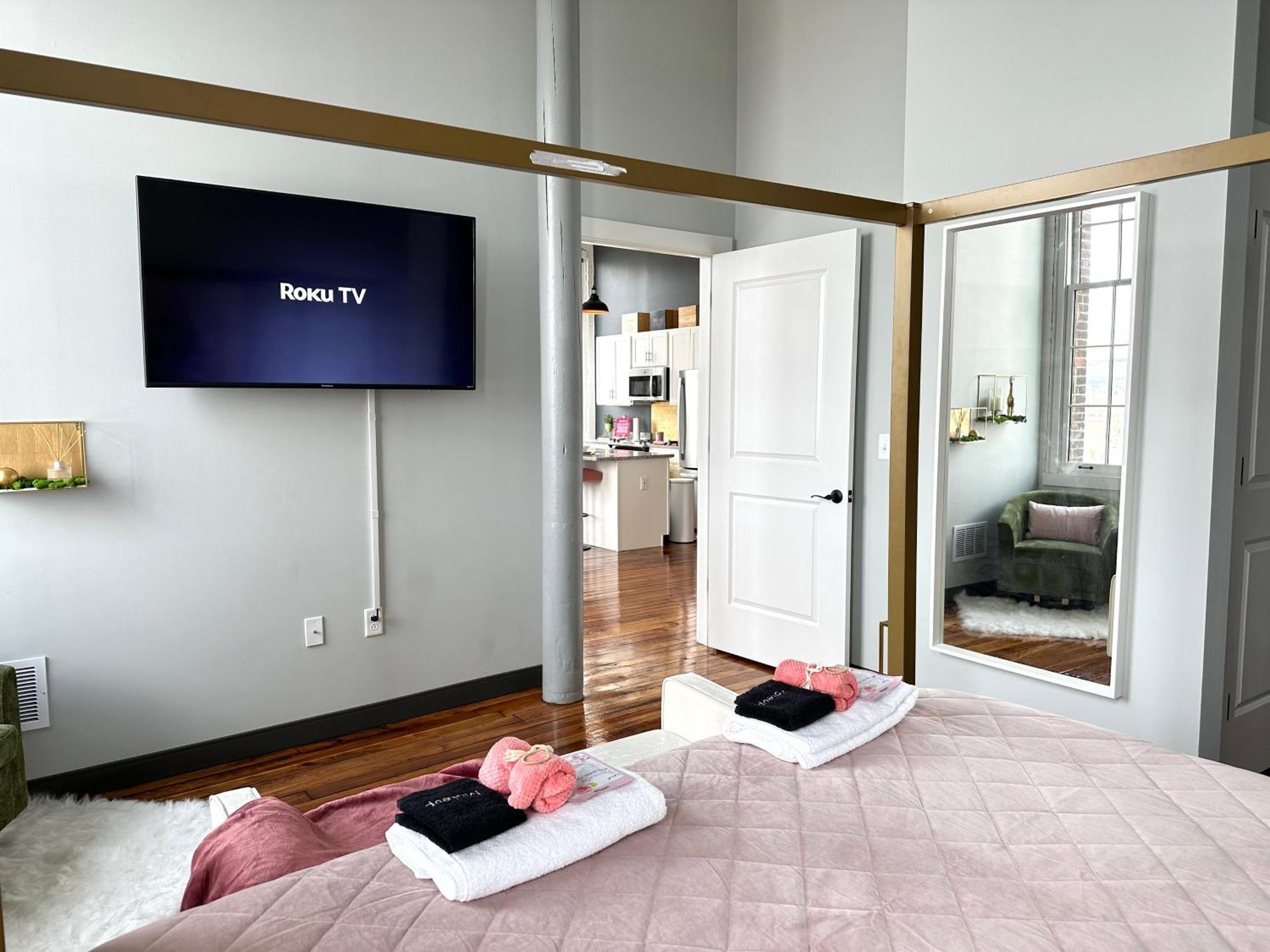 2Br 2Br Le Chateau 505 Lux Penthouse In A Historic Building ยูทิกา ภายนอก รูปภาพ