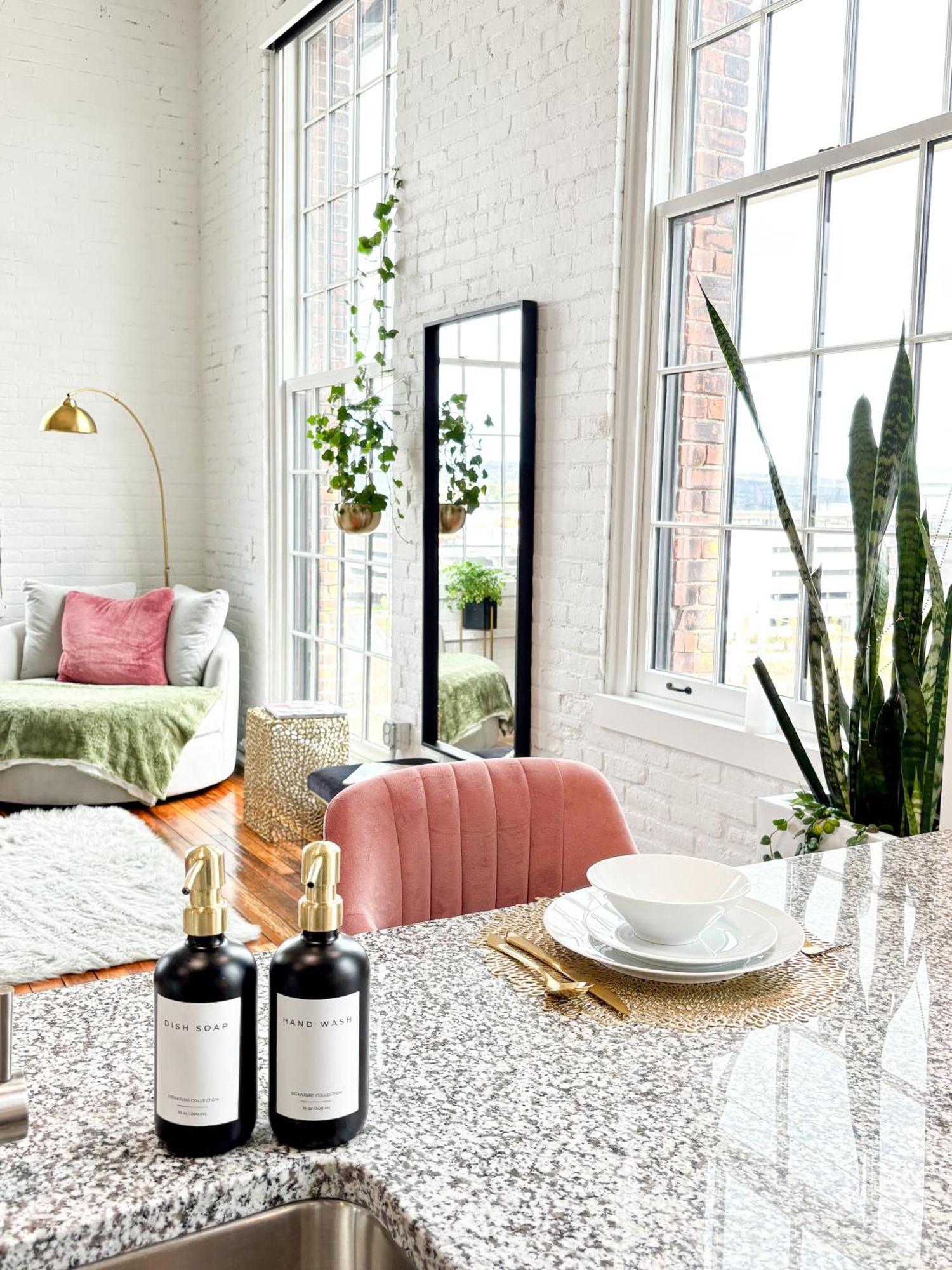 2Br 2Br Le Chateau 505 Lux Penthouse In A Historic Building ยูทิกา ภายนอก รูปภาพ